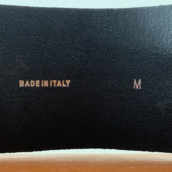 Italian leather black belt with decorative metal buckle - Picture 2 of 3